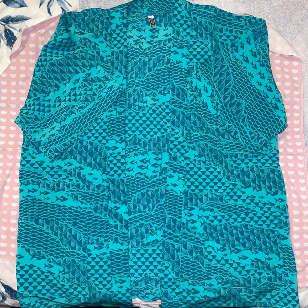 Small Turquoise Hawaii’s Finest Kimono w/ tribal/fishes and pockets